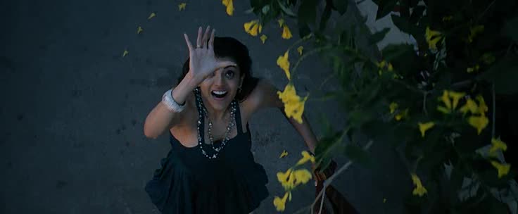 Caps of Kajal jumping boobs ,most erotic and best exposure scene from  magadheera